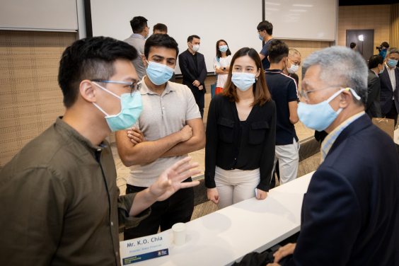 Startup founders and the guest speakers discussed on the strategy for venture capital financing and exchanged their experience with each other after the forum.